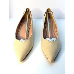 Journee Collection Women Goldie Pointed Toe Kitten Heel Pumps Nude Size 8.5 NWT